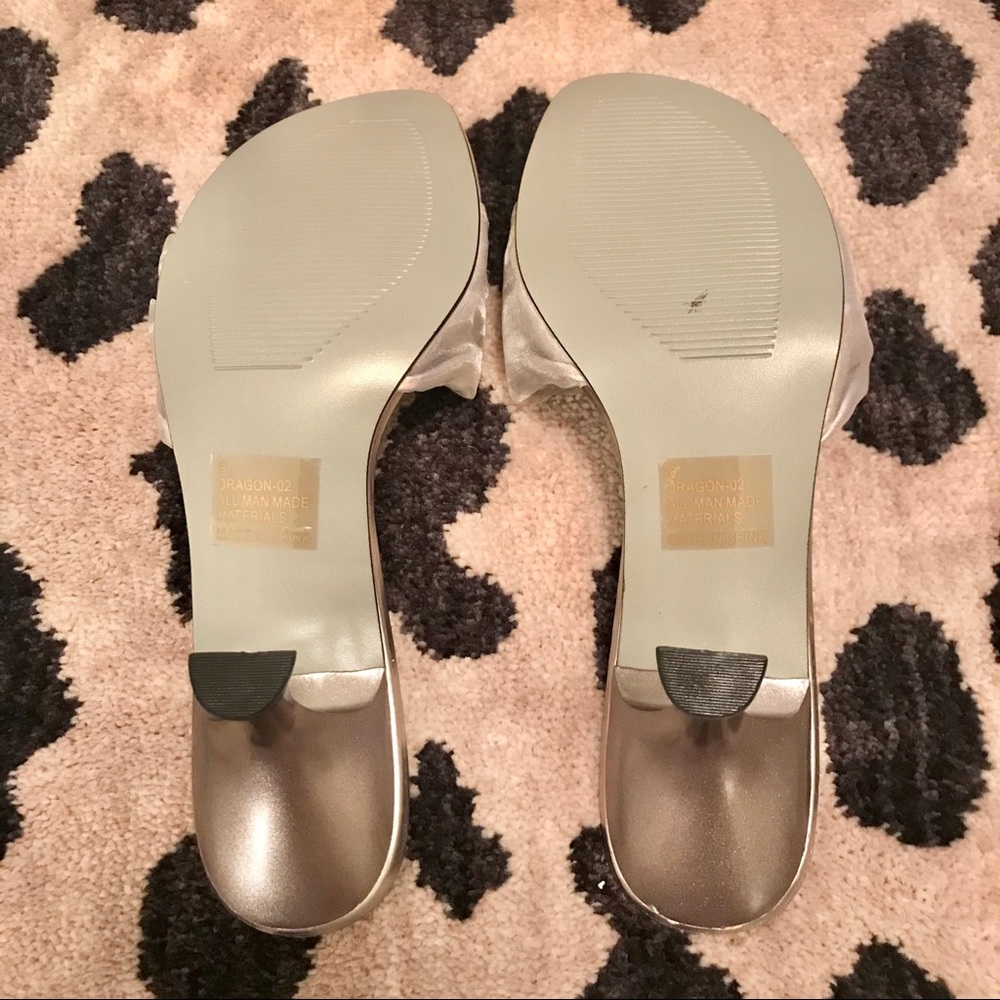 🆕 NWOT 🆕 Size 9 Silver Heels “Diamond” Heart - Picture 6 of 7